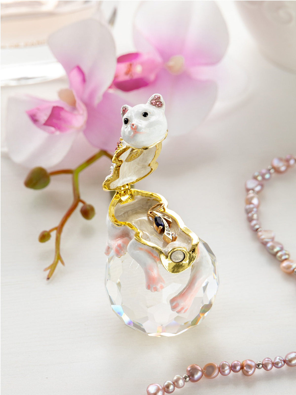 Keren Kopal White Cat on Crystal