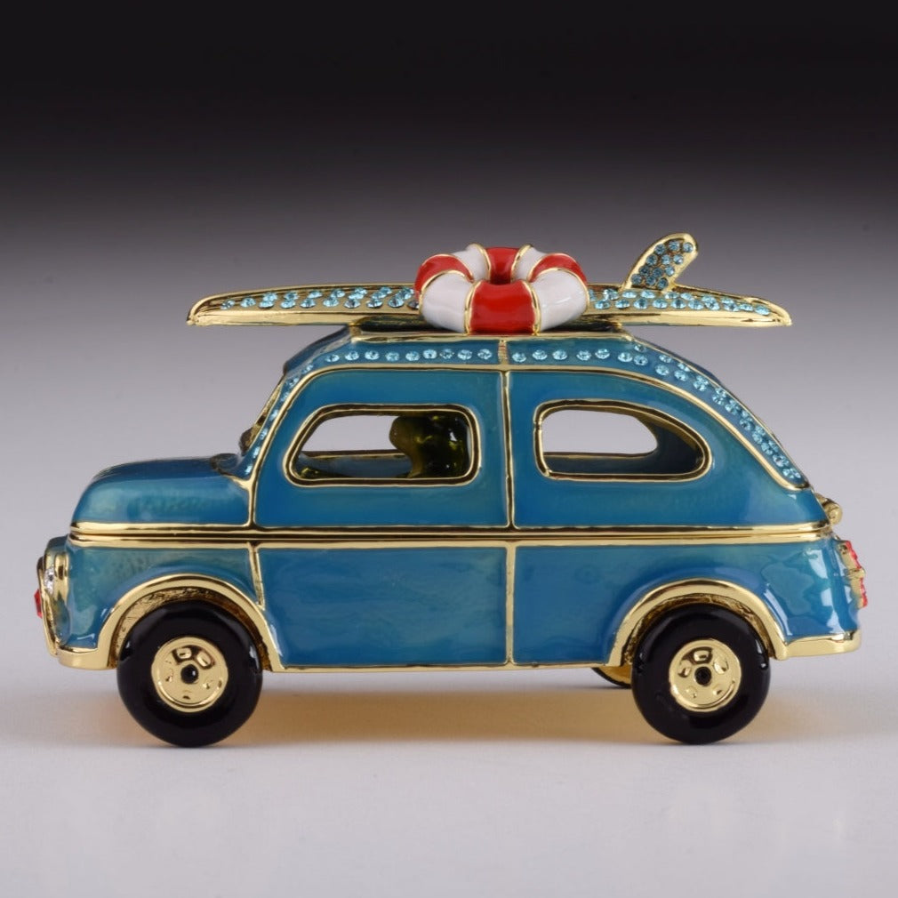 Keren Kopal Blue Surfing Car with Surfboard