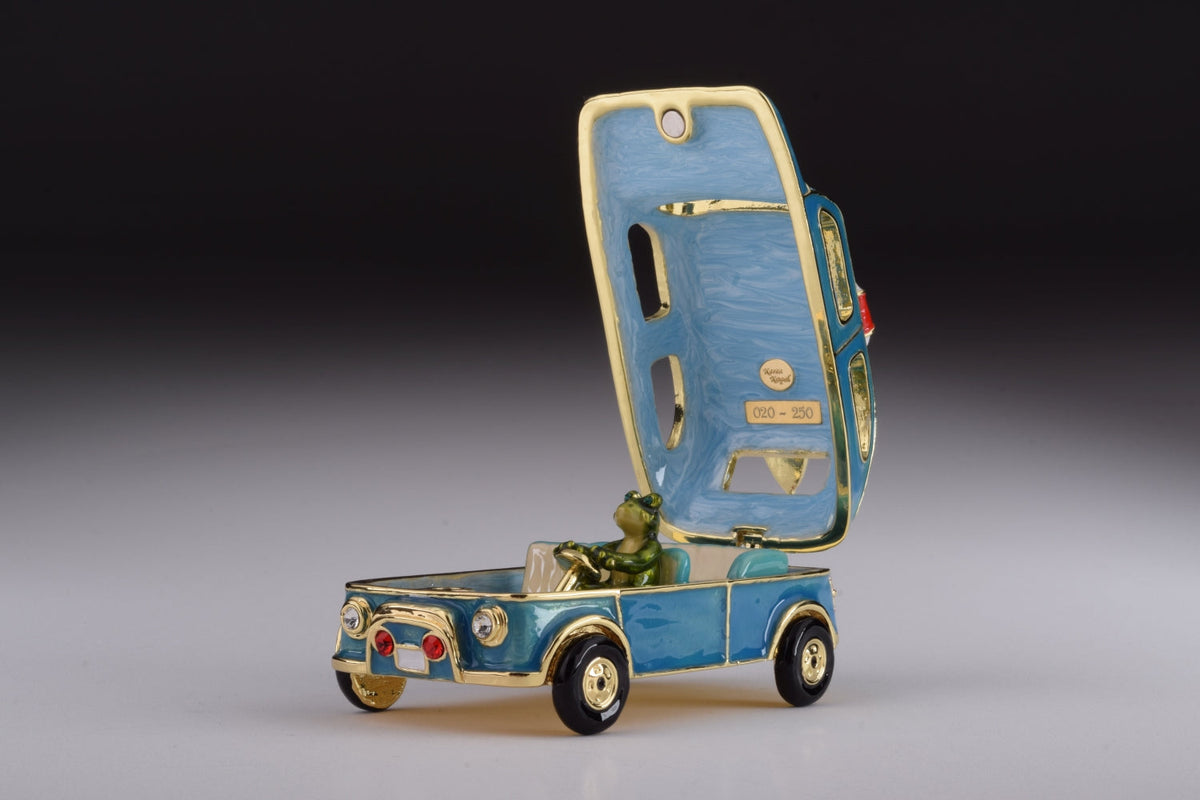 Keren Kopal Blue Surfing Car with Surfboard