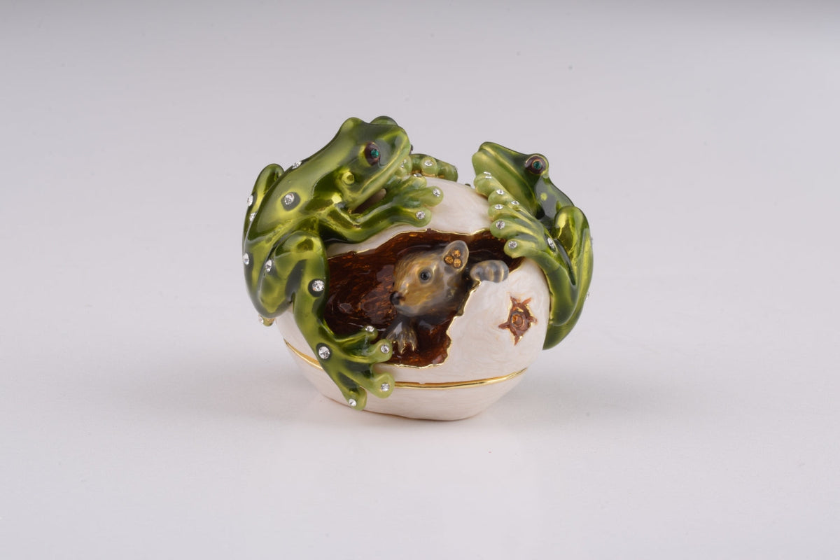 Keren Kopal Frogs on white Egg including hidden mouse