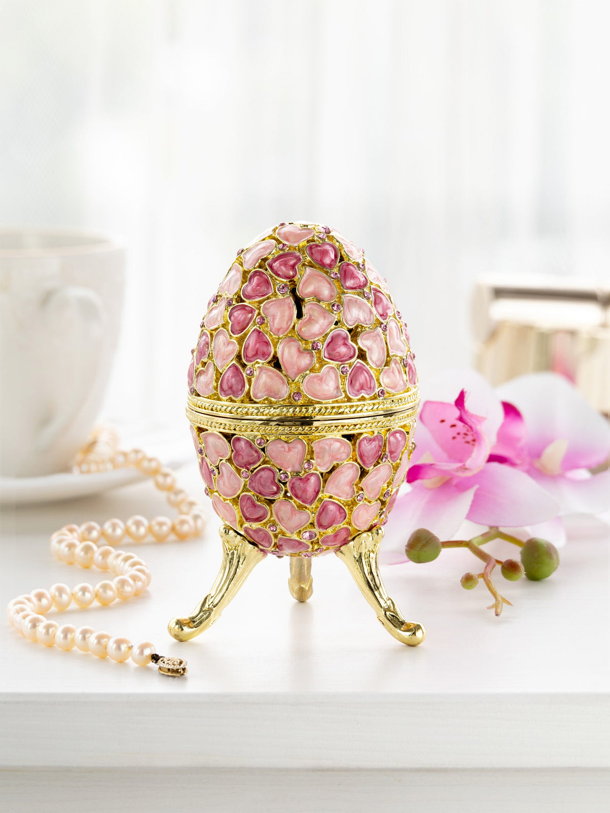 Keren Kopal Pink egg decorated with hearts valentine's day