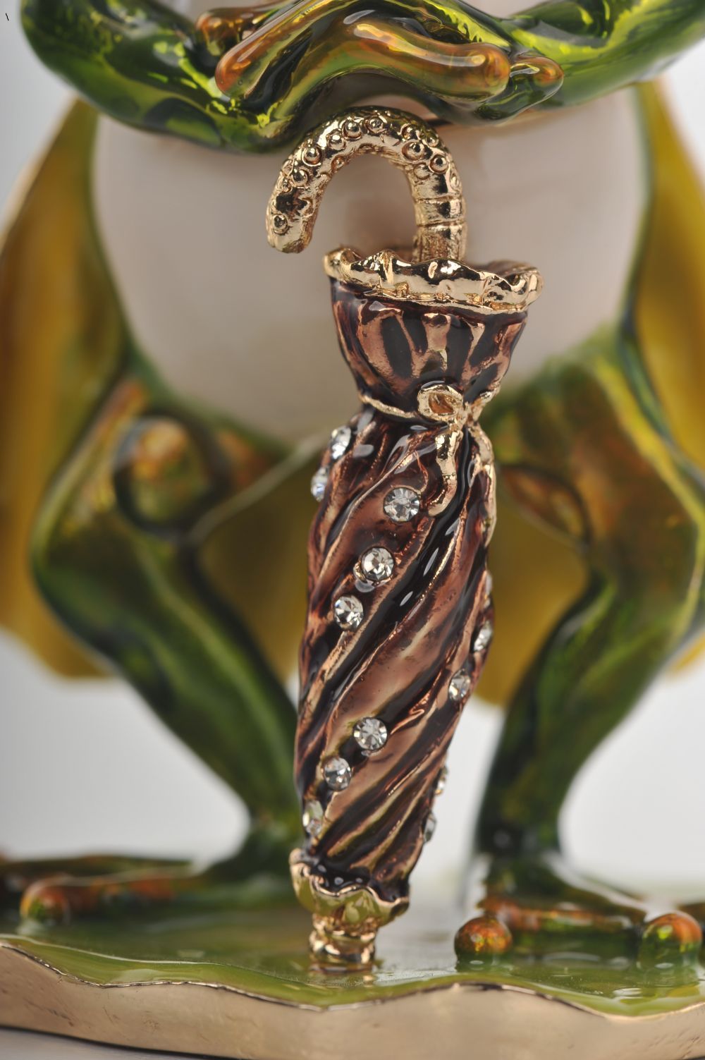 Keren Kopal Elegant Frog in Yellow Cape