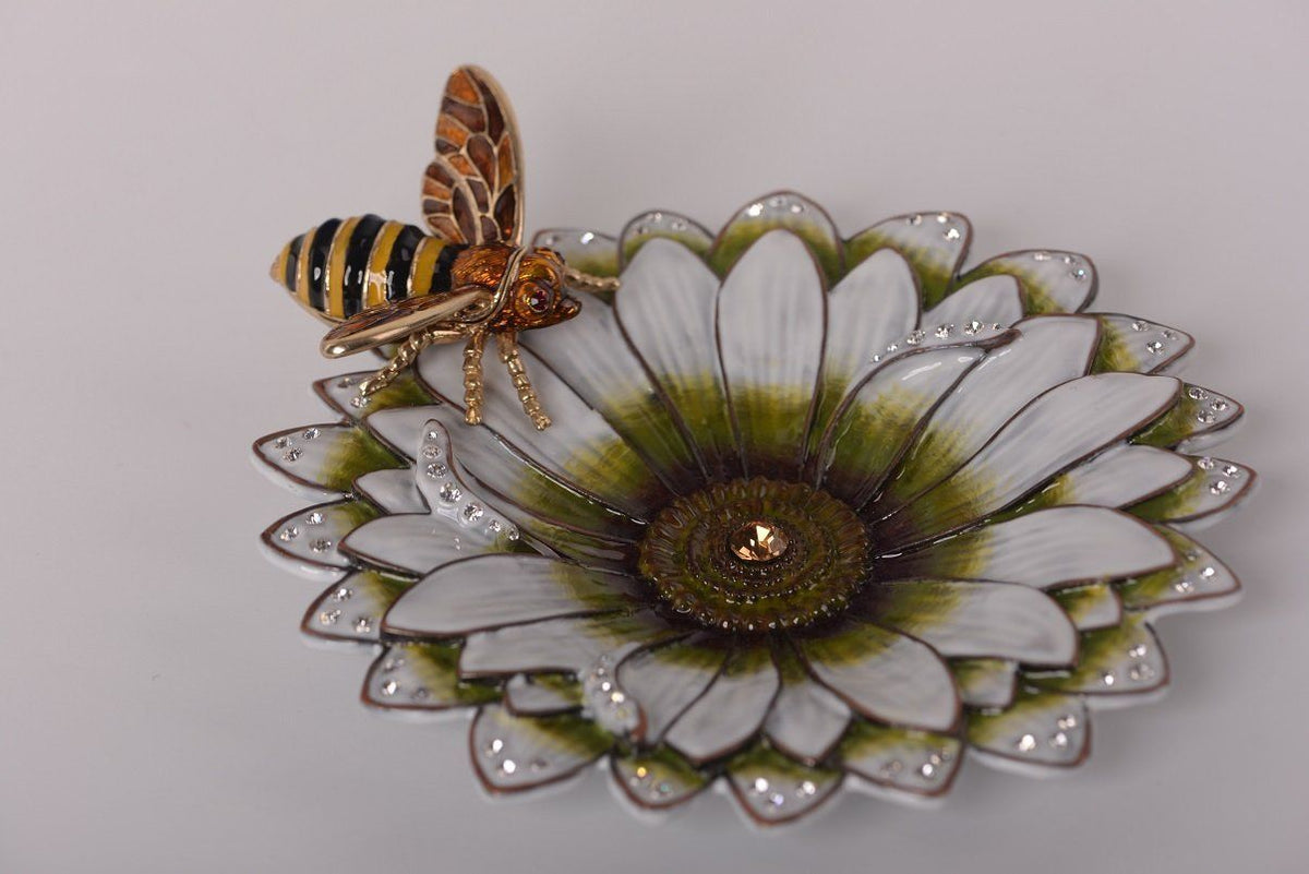 Keren Kopal Flower with a Bee
