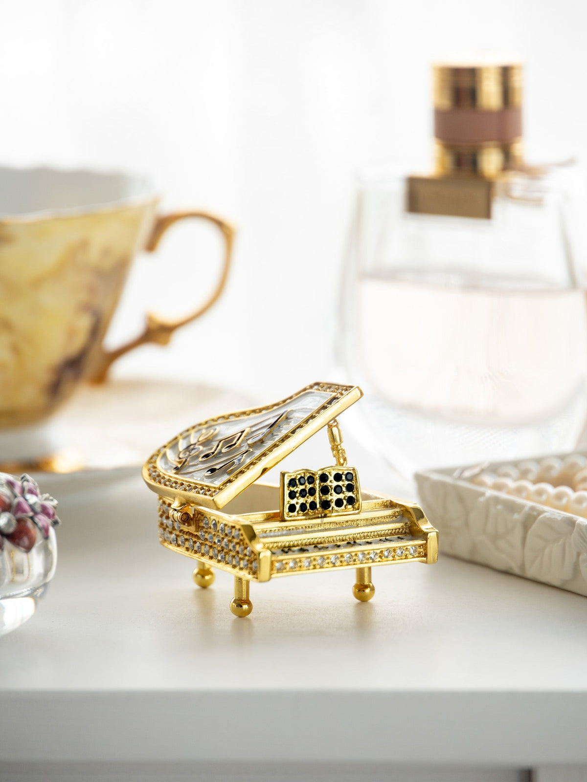 Keren Kopal Golden White Piano