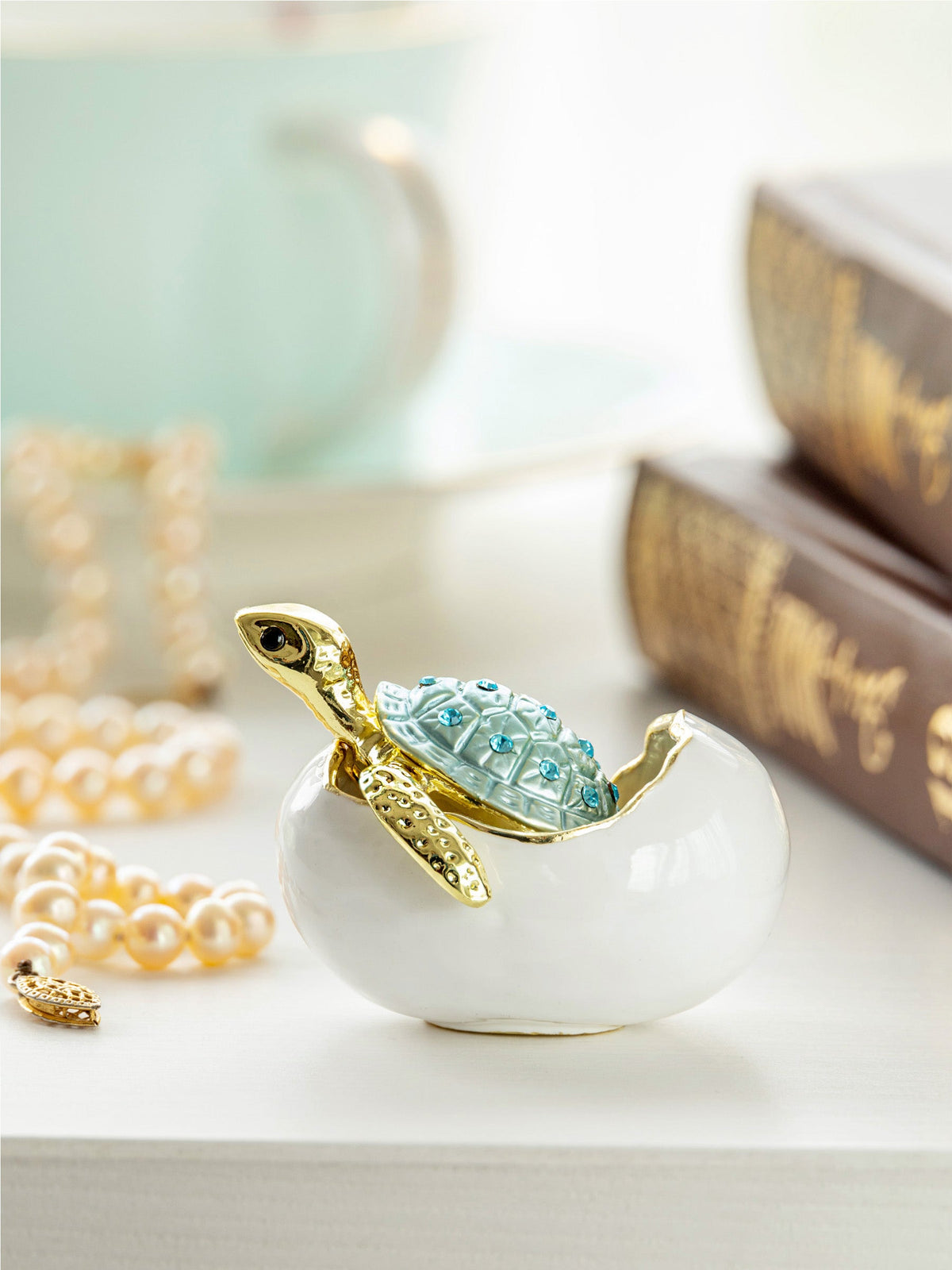 Keren Kopal Turtle hatching from an egg