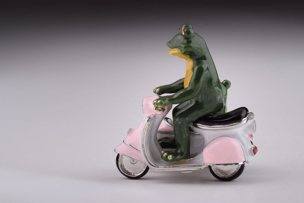 Keren Kopal Frogs Riding Vespa with Sidecar