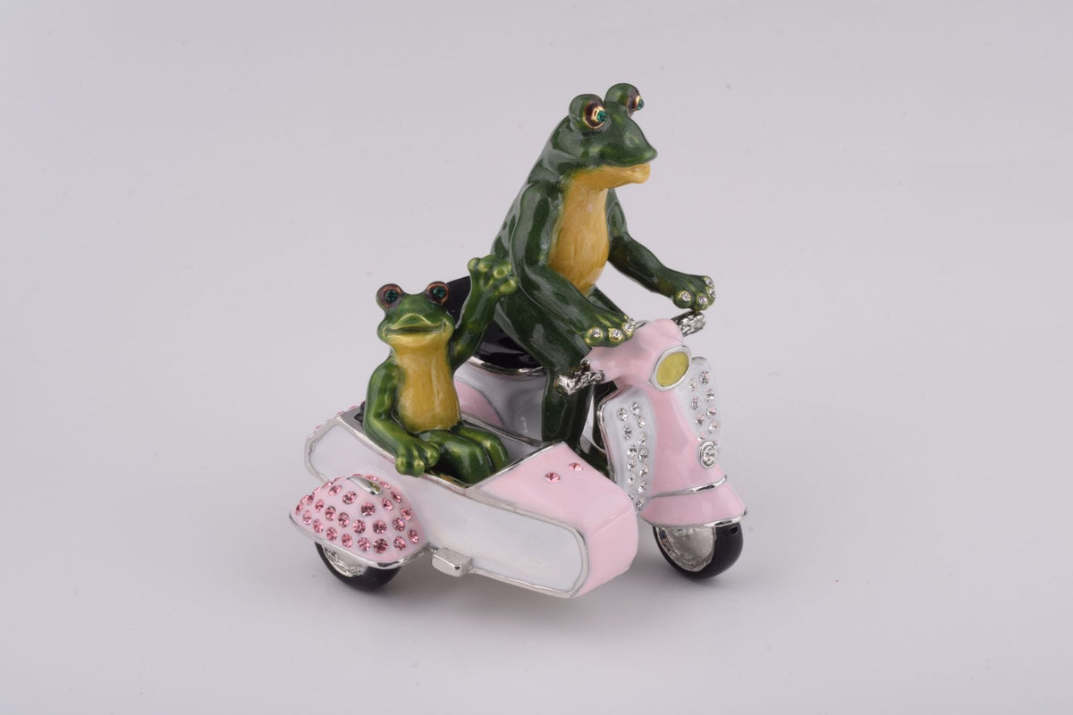 Keren Kopal Frogs Riding Vespa with Sidecar
