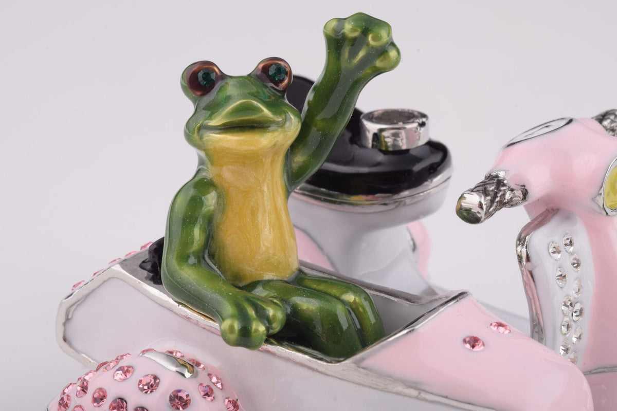 Keren Kopal Frogs Riding Vespa with Sidecar