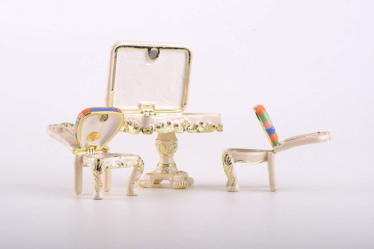Keren Kopal Table & Chairs
