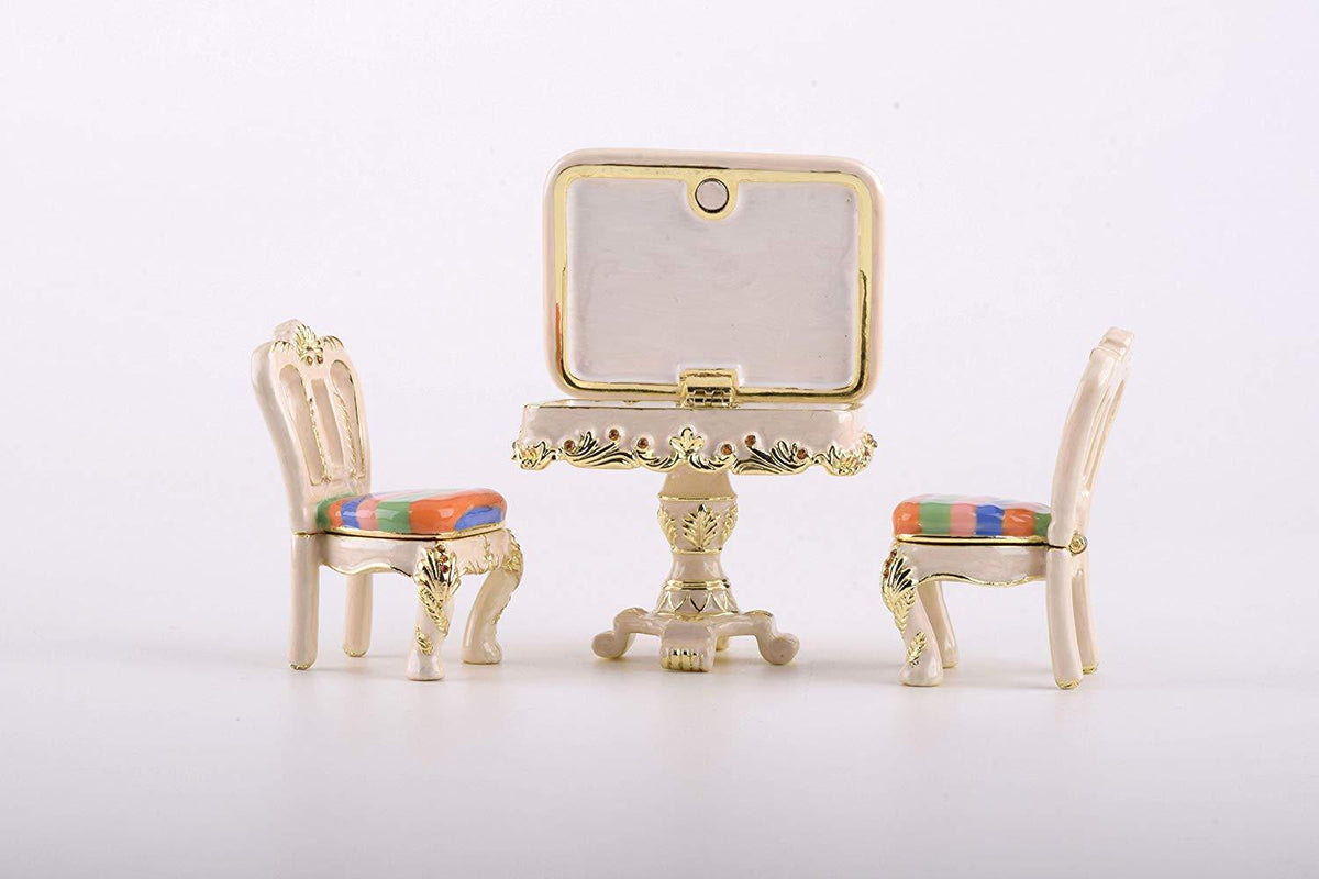 Keren Kopal Table & Chairs