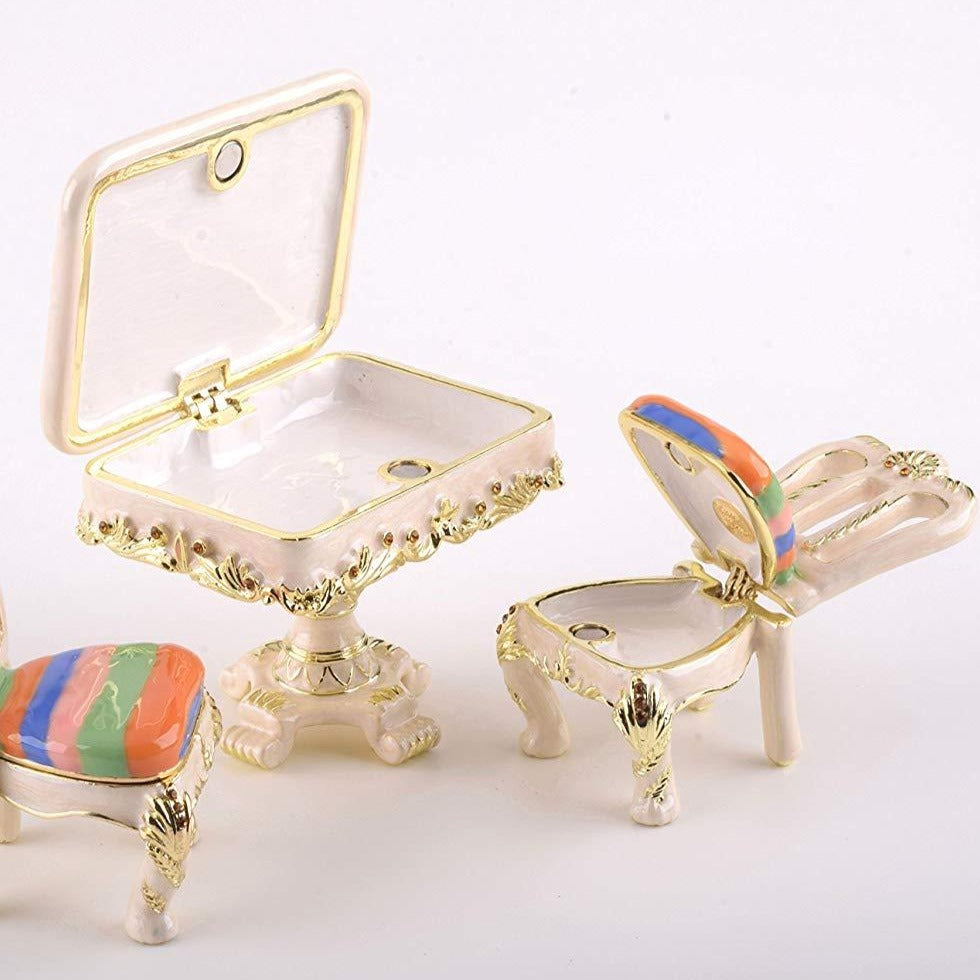 Keren Kopal Table & Chairs