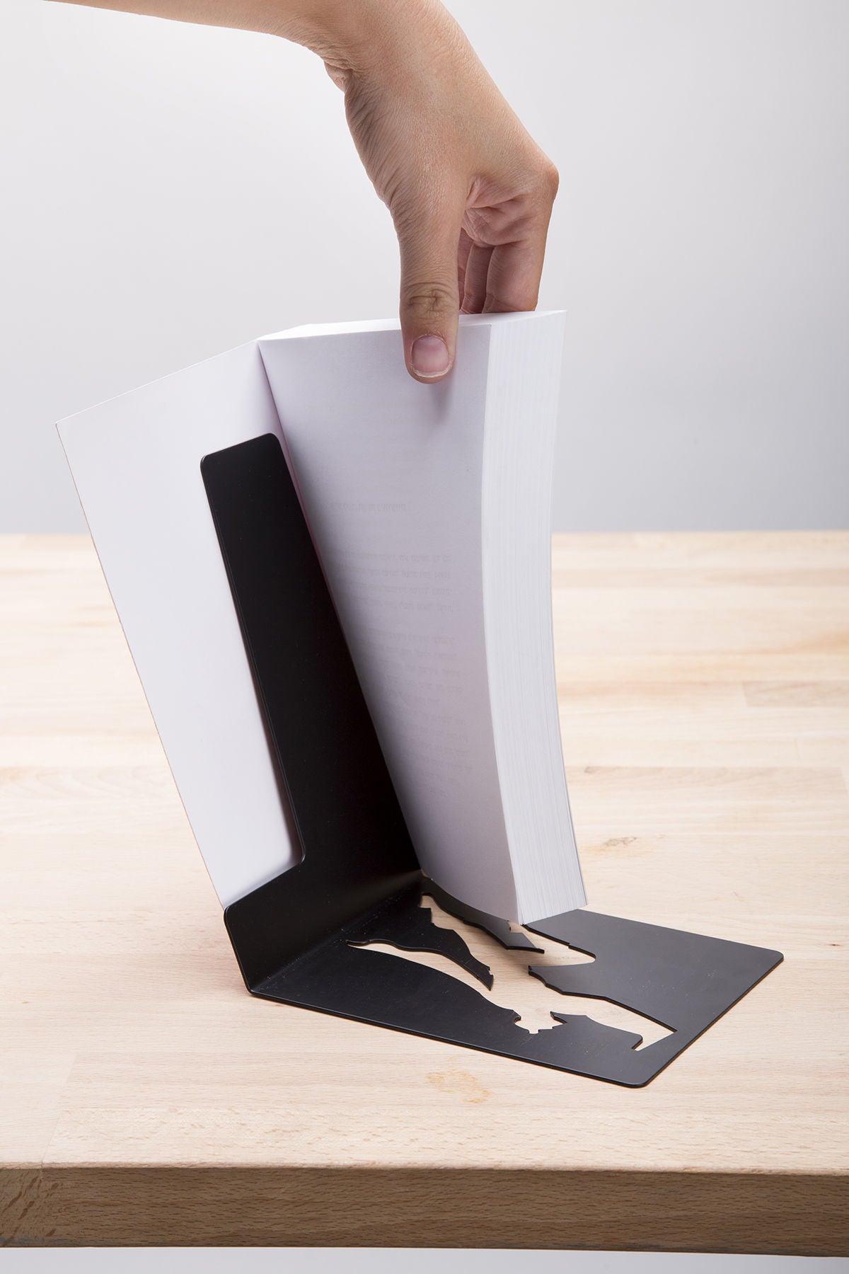 Artori | תומך ספרים גיבור על