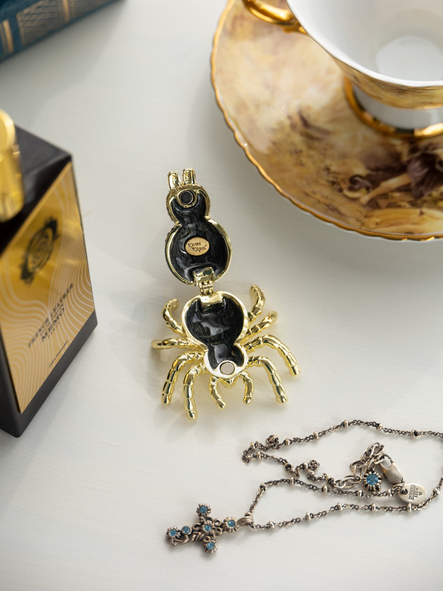 Keren Kopal Gold & Black Tarantula Spider
