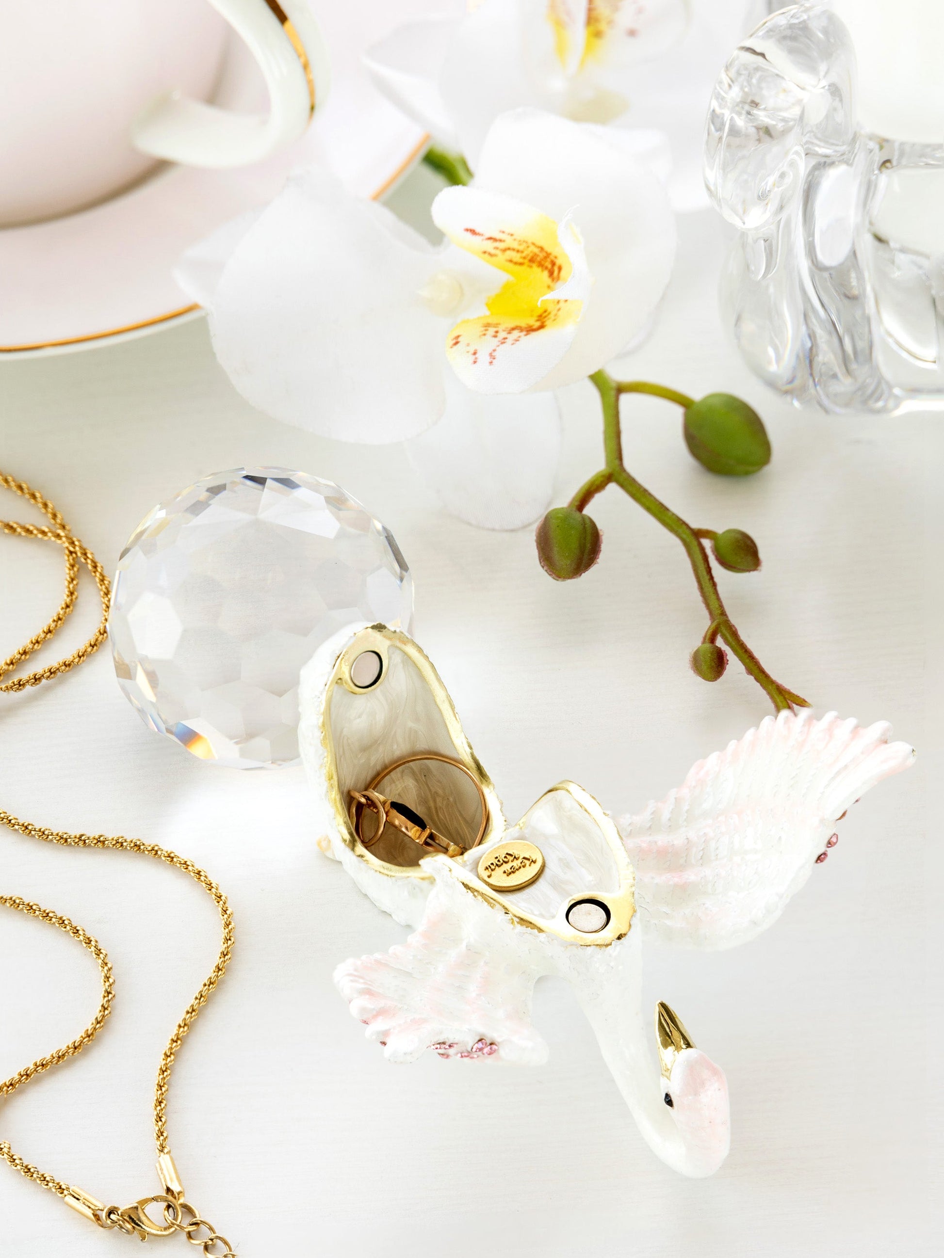 Keren Kopal White Swan Holding Crystal