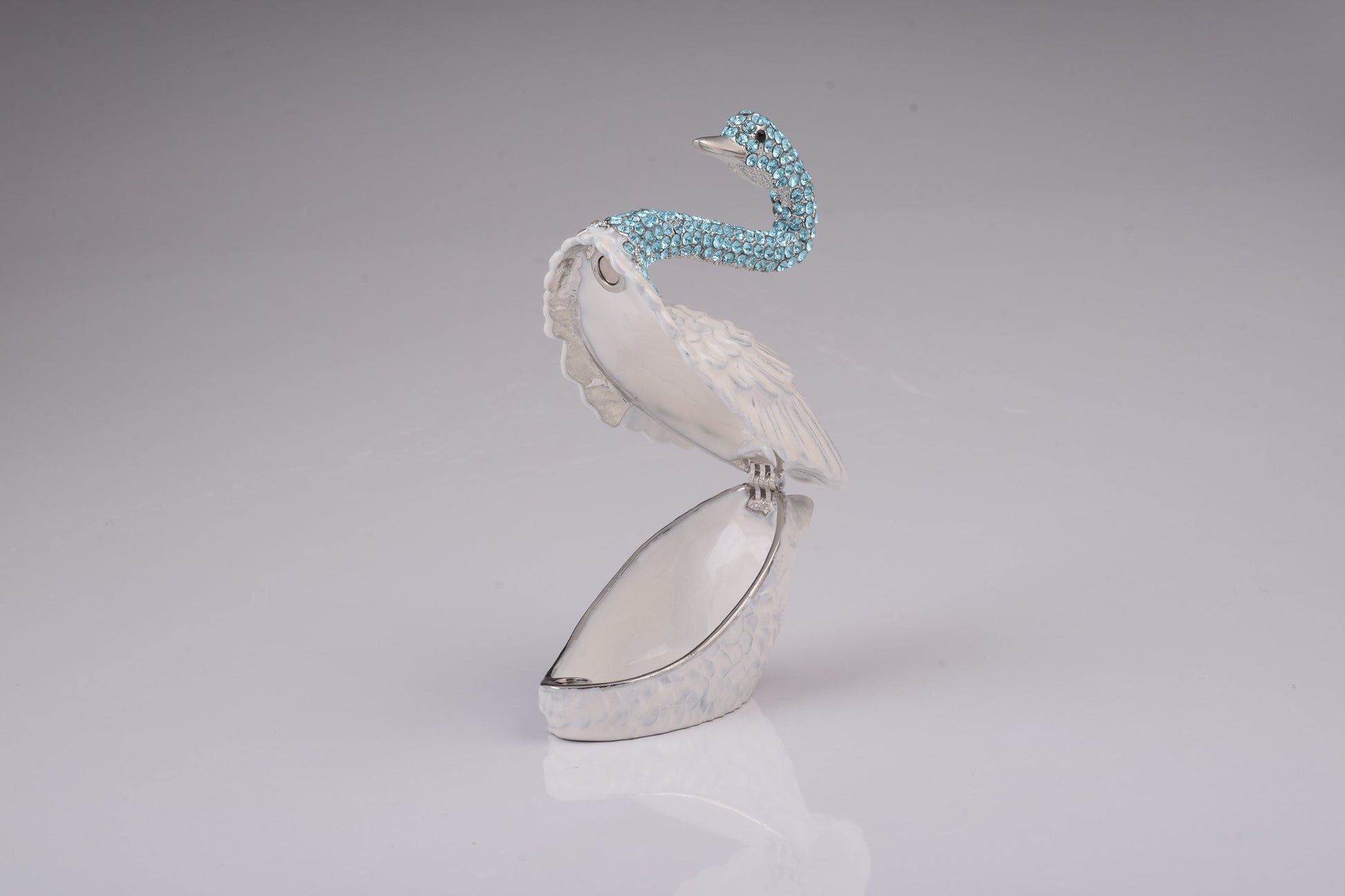 Keren Kopal White Swan