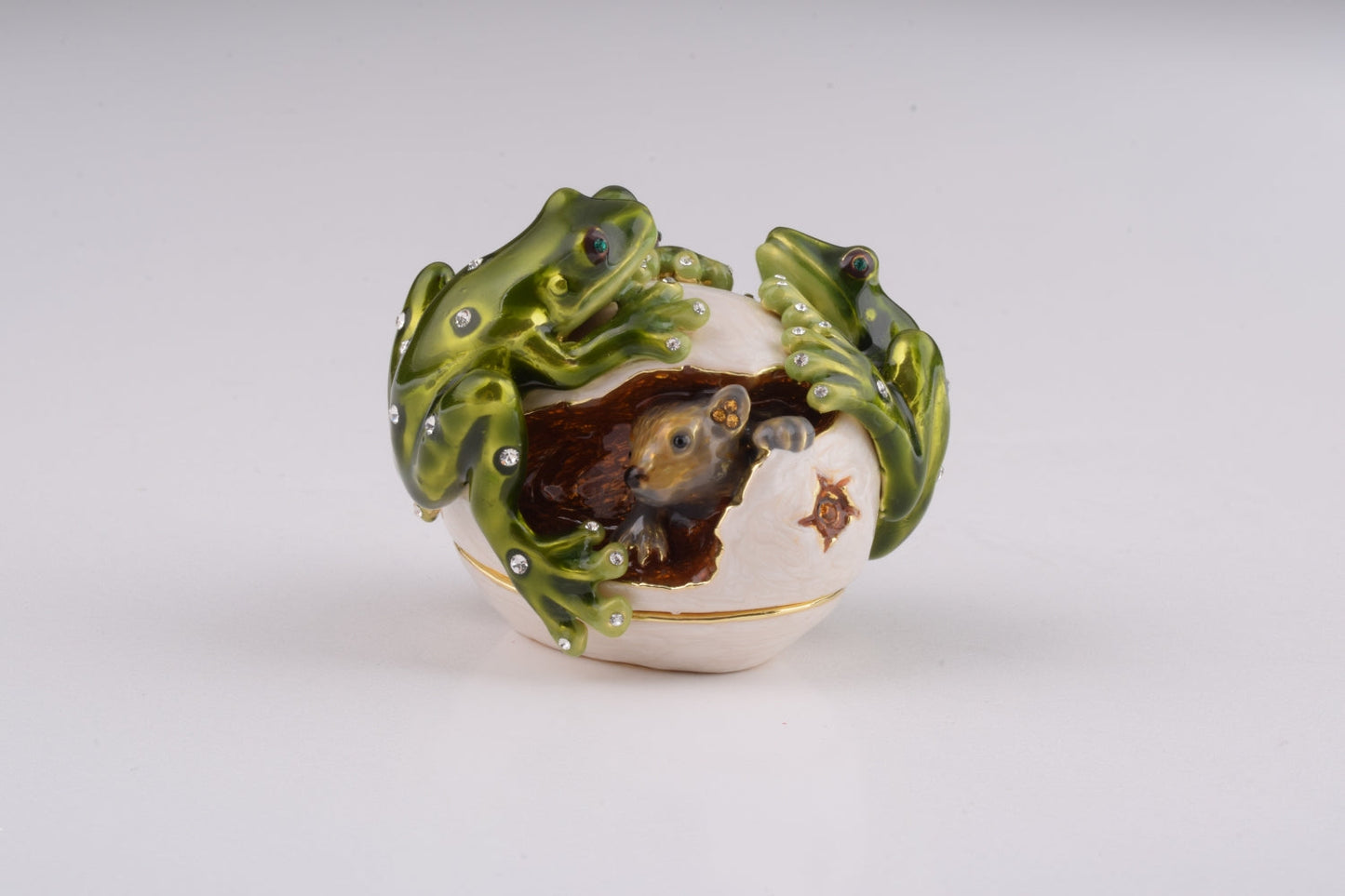 Keren Kopal Frogs on white Egg including hidden mouse