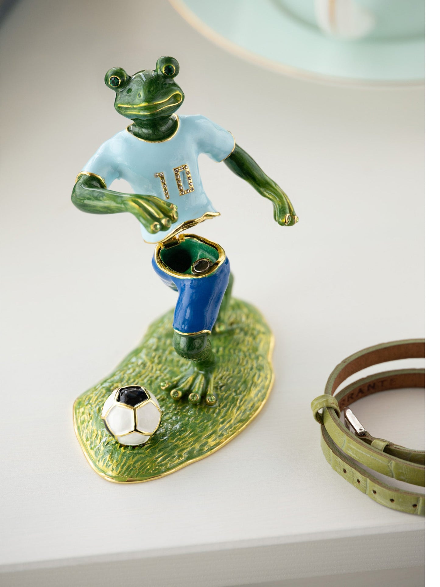 Keren Kopal Frog Playing Football