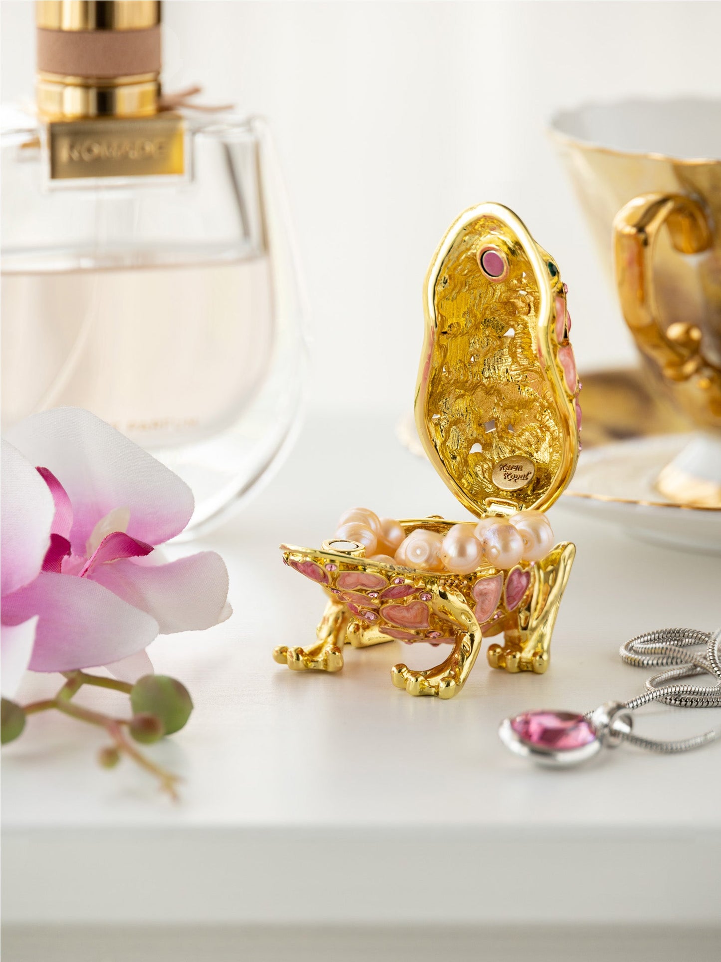 Keren Kopal Golden Frog Decorated with Hearts
