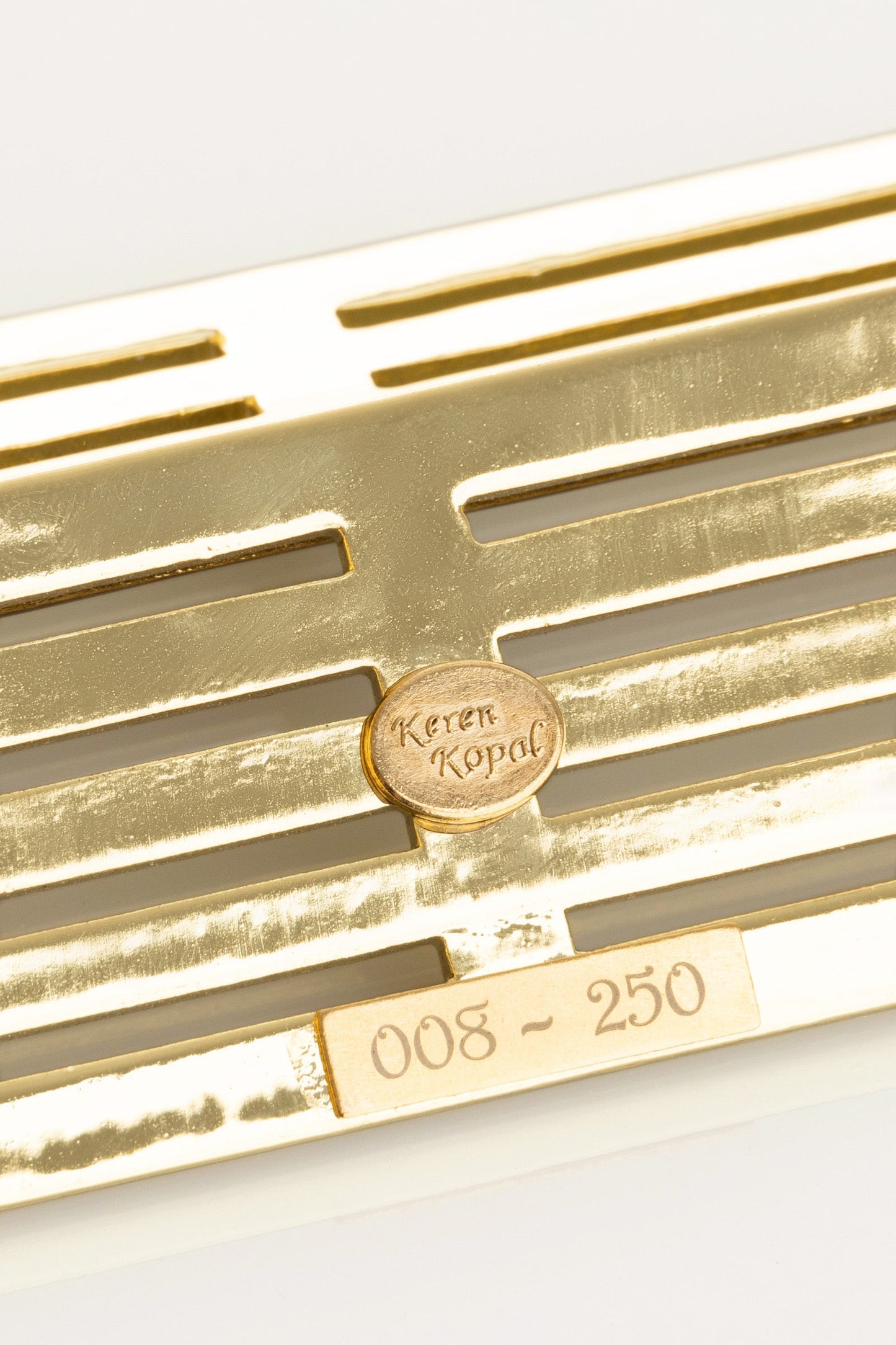 Keren Kopal 2 bunnies in love sitting on a bench, valentine flowers and chocolates