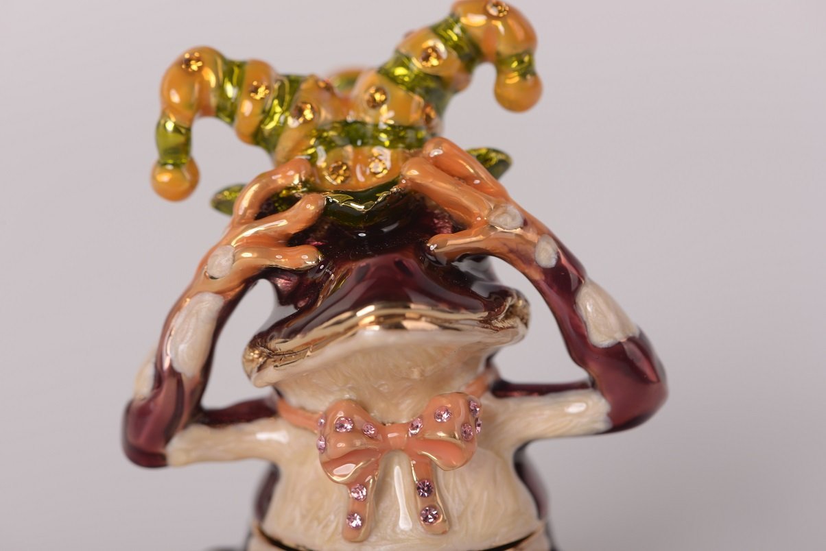 Keren Kopal Maroon See No Evil Frog