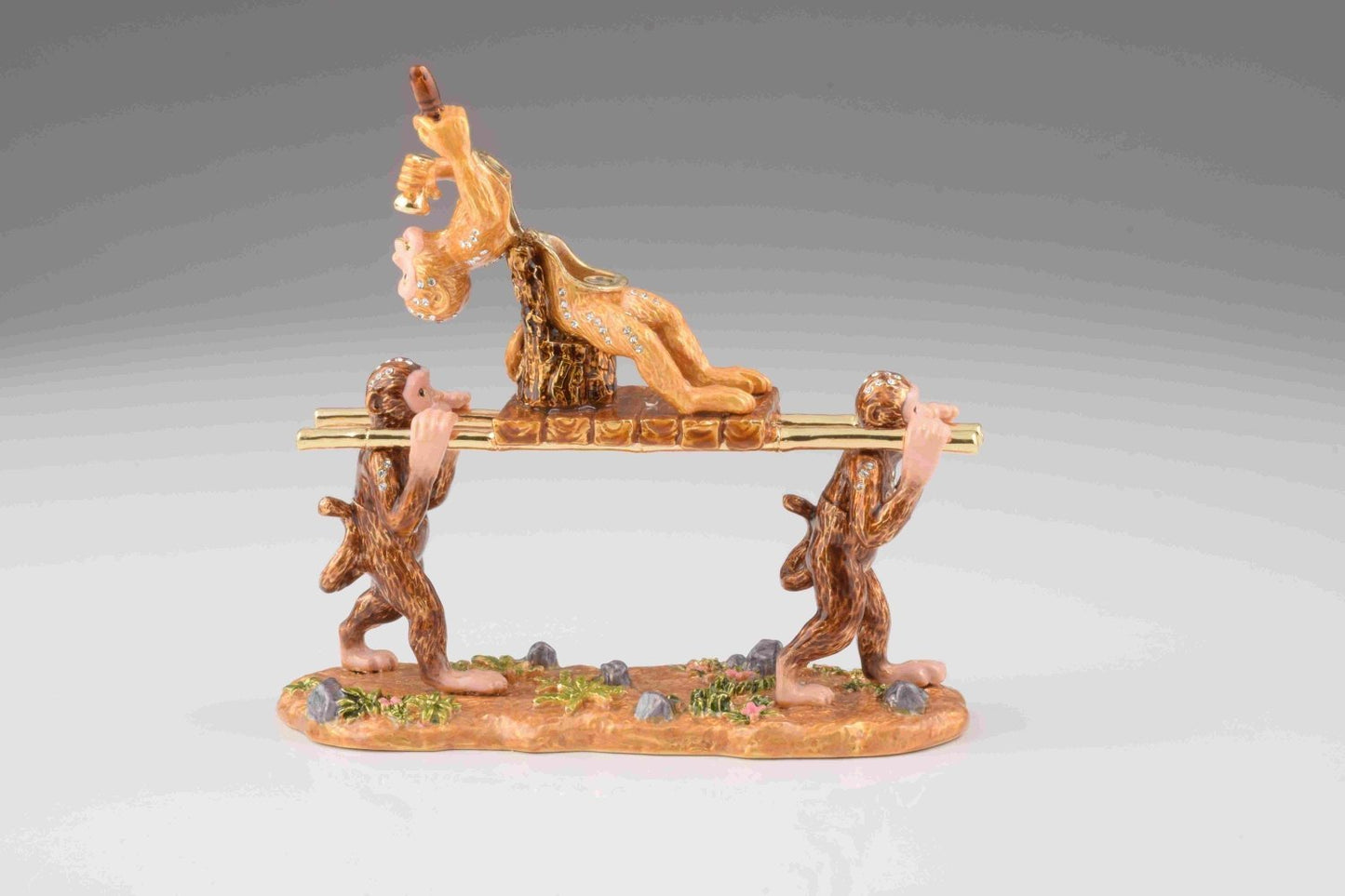 Keren Kopal Monkeys Carrying Monkey King