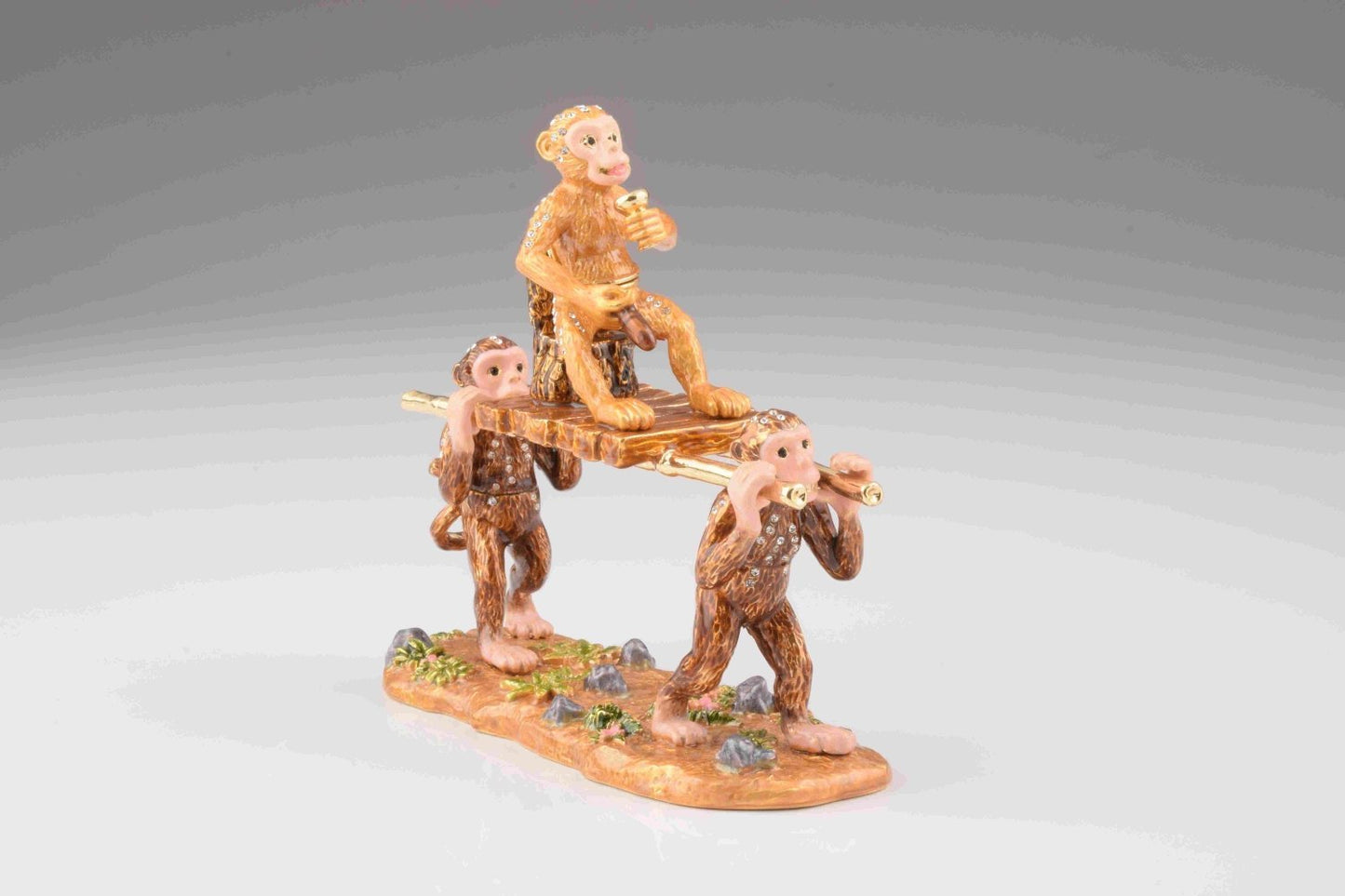 Keren Kopal Monkeys Carrying Monkey King