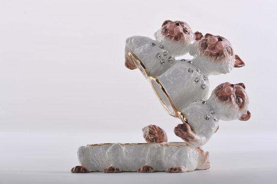 Keren Kopal Three White Cats Singing