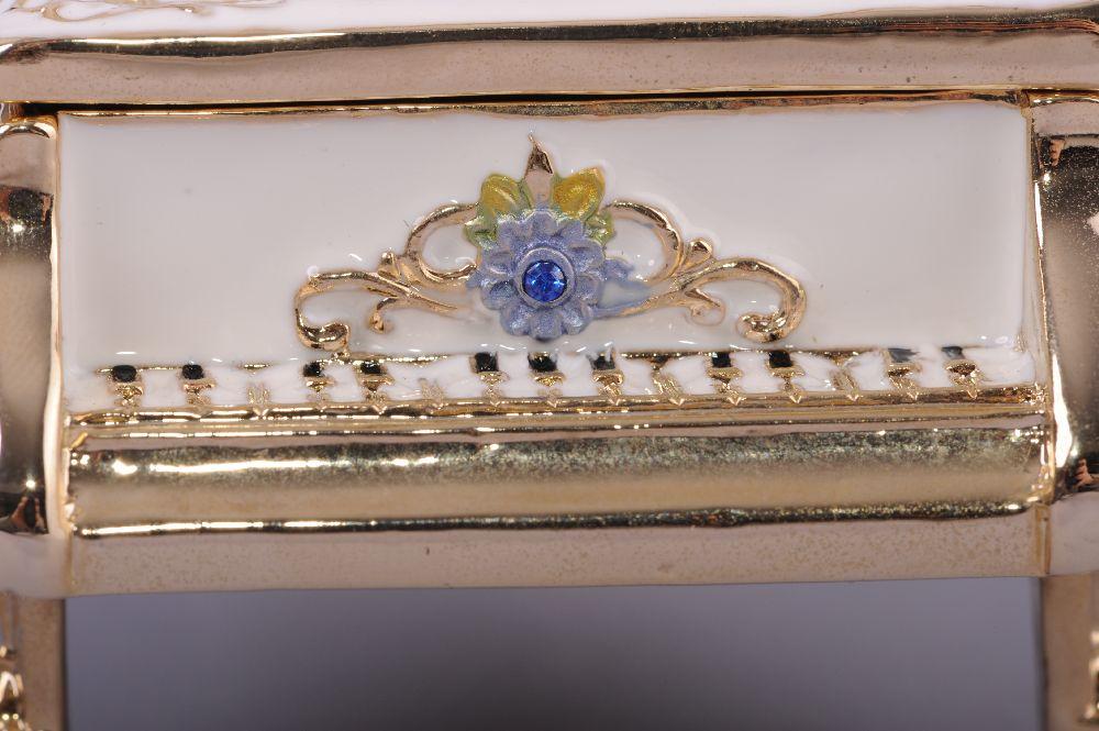 Keren Kopal White Piano