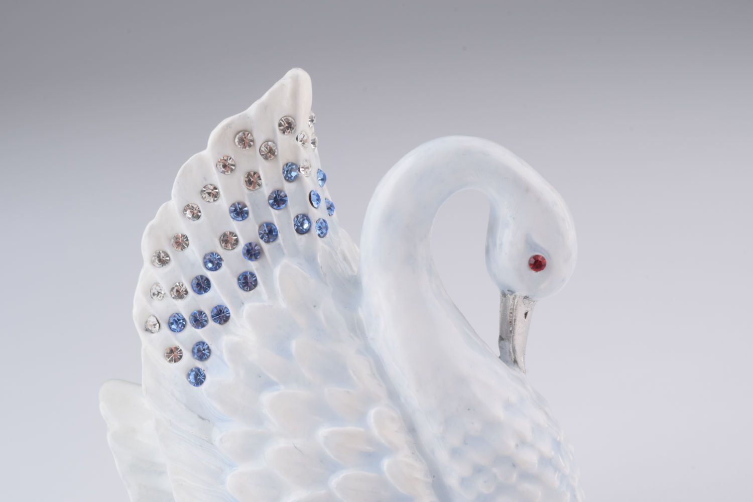 Keren Kopal White Swan