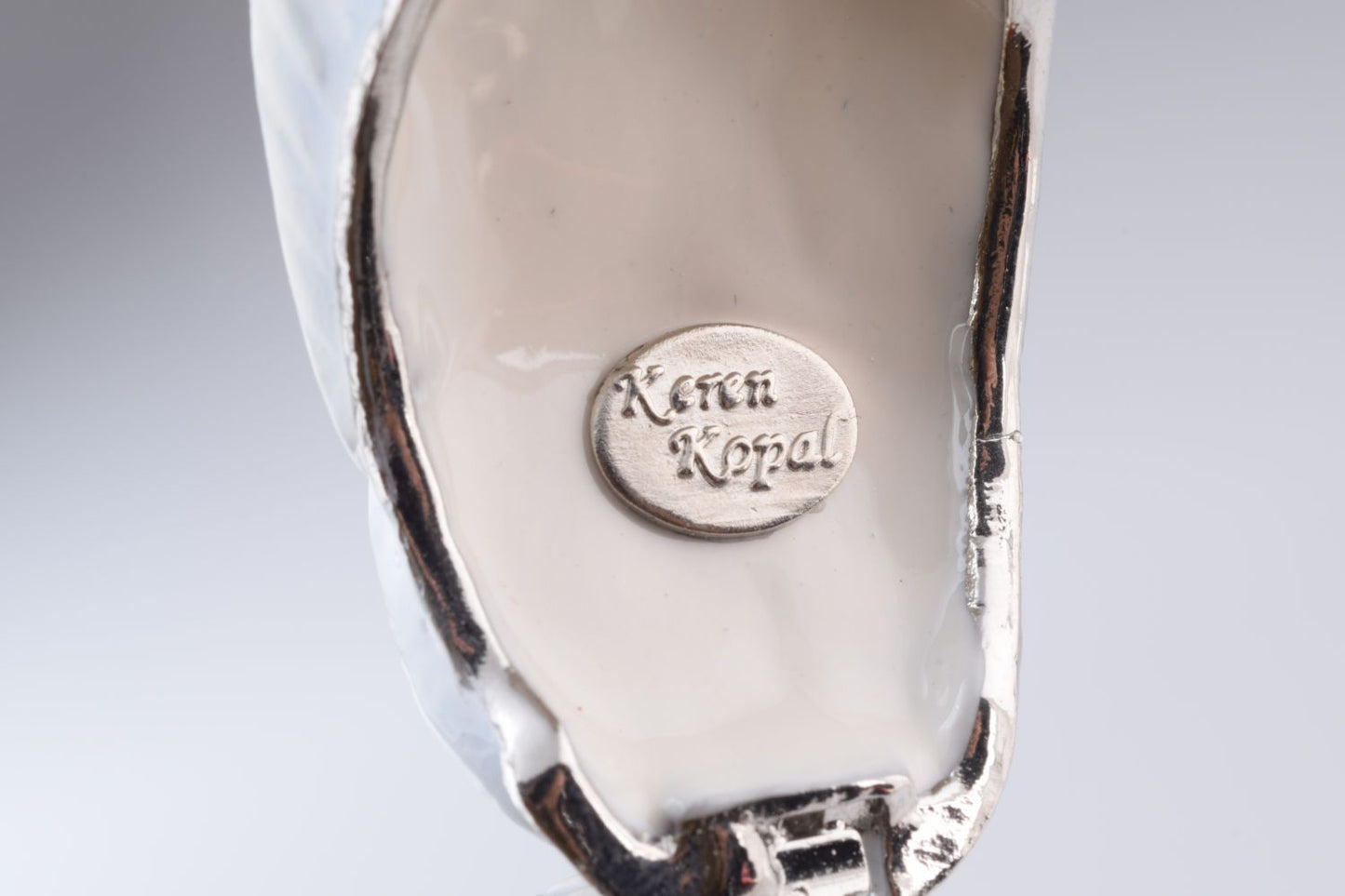 Keren Kopal White Swan