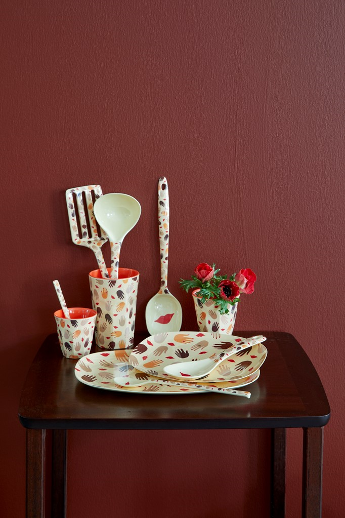 Tall MELAMINE CUP WITH Hands and Kisses Print